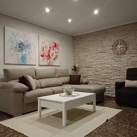 Acogedora Y Confortable Casa Familiar En *